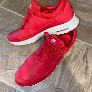 Women’s Red Nike Air Theas size 11